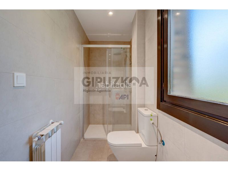 Foto f4c8f38a-113c-431e-95e3-417c5b63d032. Casa amb calefacció aparcament piscina a Tolosa