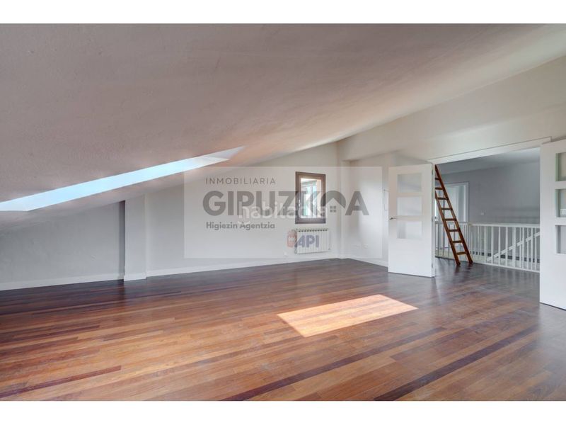 Foto f6d5ef64-e0f1-4647-ab67-7938f3035a7d. Casa amb calefacció aparcament piscina a Tolosa
