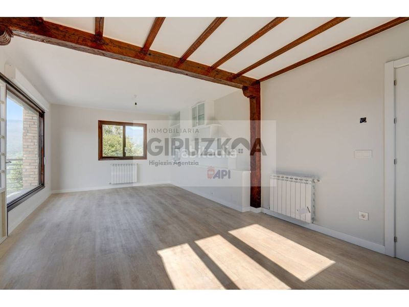 Foto fd341ac9-ebac-48c1-a7e2-534dcdf870d0. Casa amb calefacció aparcament piscina a Tolosa