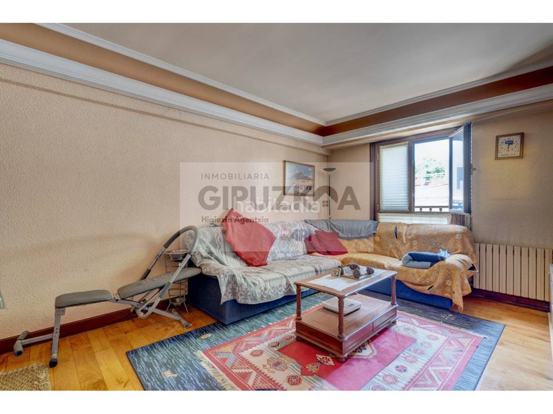 Foto bc35985d-c365-487a-9b9e-388748f1439f. Casa adossada amb calefacció aparcament a Lasarte - Oria