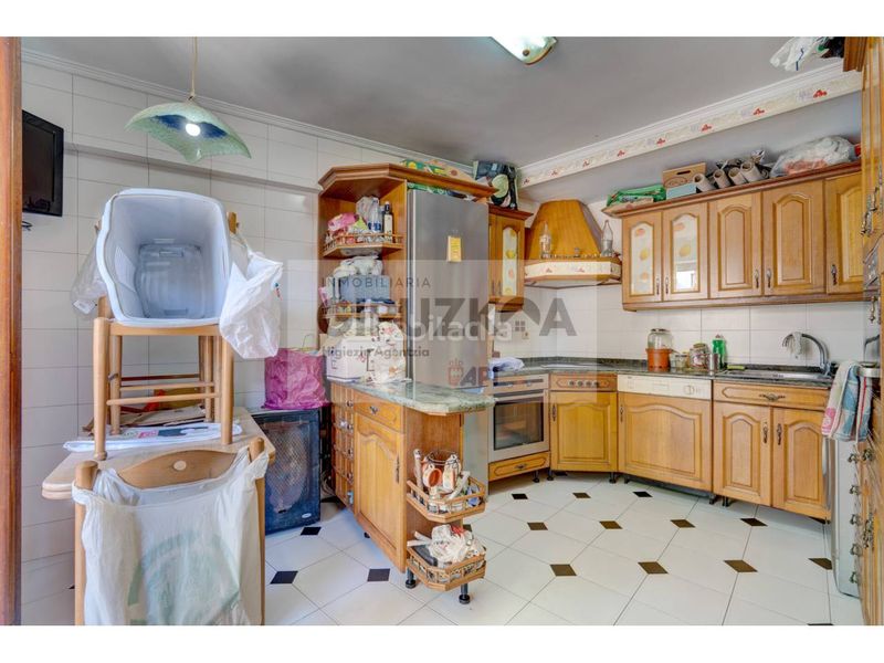 Foto aaaab872-662b-4ca0-b466-41c06738a8a3. Casa adossada amb calefacció aparcament a Lasarte - Oria