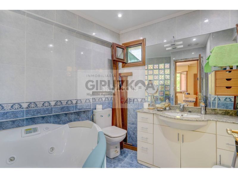 Foto aaf85d81-6b61-4924-b399-8e9e44ab51d1. Casa adossada amb calefacció aparcament a Lasarte - Oria