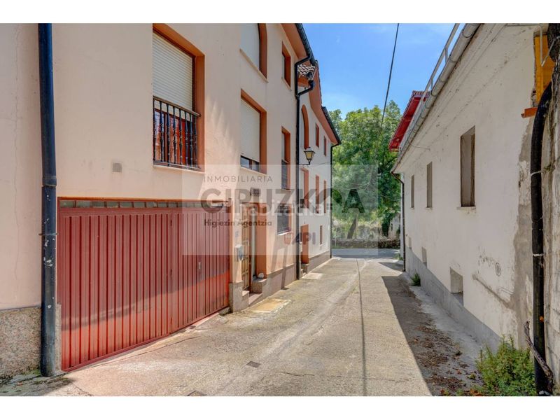 Foto ce63d59a-3c11-4755-87e0-341a89678df6. Casa adossada amb calefacció aparcament a Lasarte - Oria