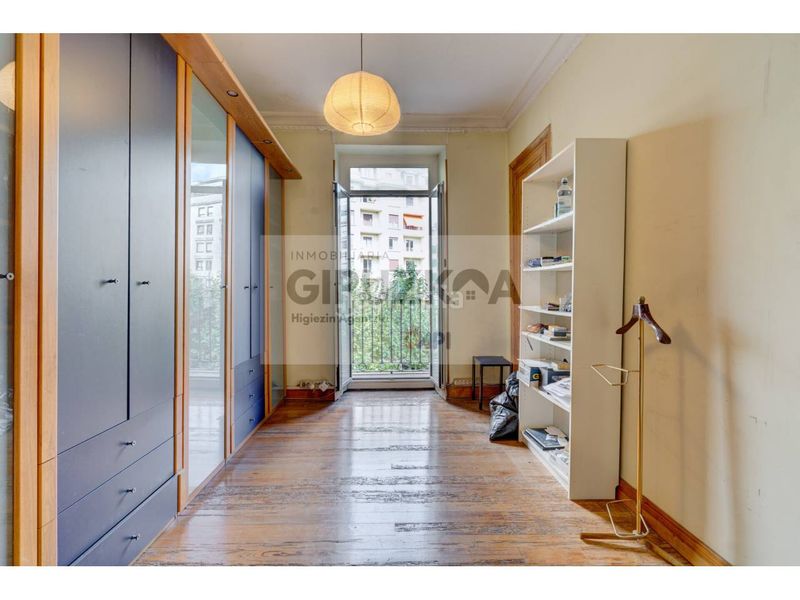 Foto c86fd669-f590-45eb-8a44-1293f000e2a5. Pis a Gros Donostia - San Sebastián