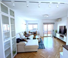 Appartamento  Calle de dinamarca. Estupendo piso exterior y reformado, con terraza en octava plant
