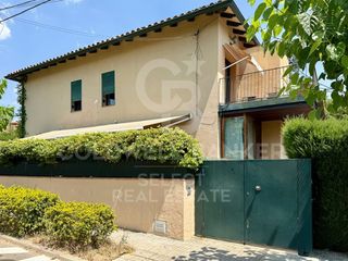 Haus in Bellaterra. Oportunidad! 2 casas adosadas  solar plano segregable al lado de
