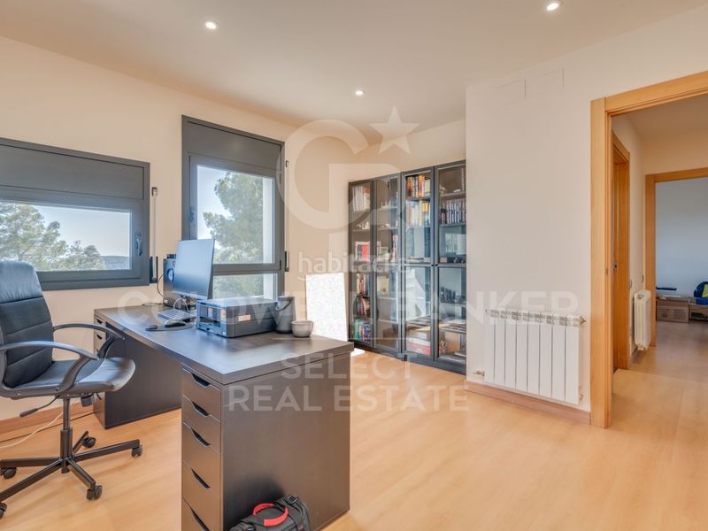 Foto db793255-897c-47cf-a03c-06380a012a3e. Maison avec parking dans Matadepera