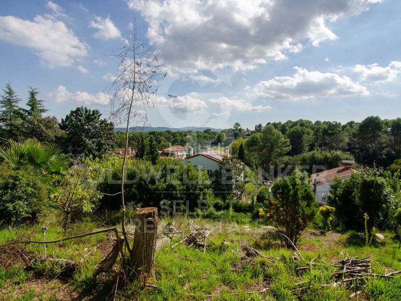 Foto bc3b4f52-61c9-431c-a0b3-03bb0eb45f18. Terreny residencial a Bellaterra