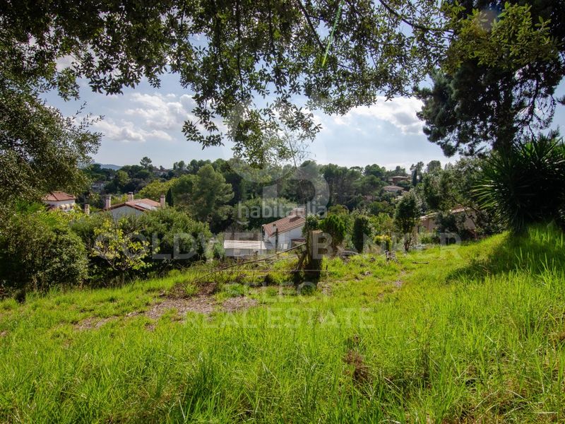 Foto c01e7f52-f976-4f86-8617-d4d0c0689217. Terreny residencial a Bellaterra