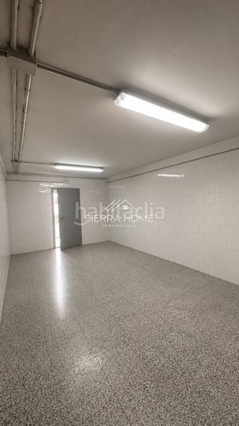 Foto ba0d55e7-0a95-4b54-a4c3-55b1bc496bcc. Local comercial a Bosque (El)