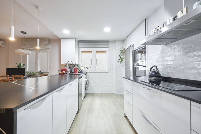 Foto e6bc768a-06a5-4be2-b2d6-3f0168df2cc8. Apartament amb calefacció aparcament a El Viso Madrid