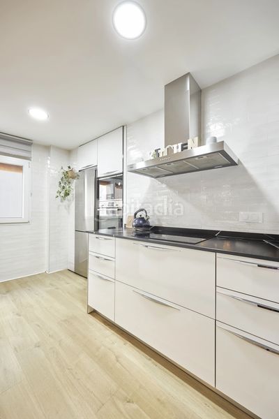 Foto f7a745bd-0585-4bb2-a8d8-f0e1757e0c54. Apartament amb calefacció aparcament a El Viso Madrid