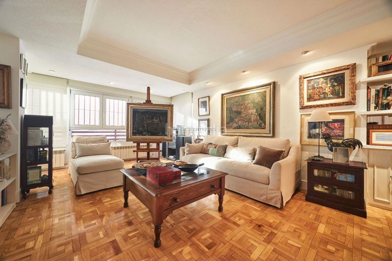 Foto 36361392-3898-41ba-bc55-a73d0f551dd4. Apartament amb aparcament a El Viso Madrid