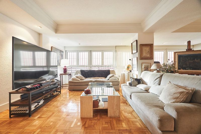Foto 9dc5f977-302e-445b-814a-c9b3d33fd4fc. Apartament amb aparcament a El Viso Madrid