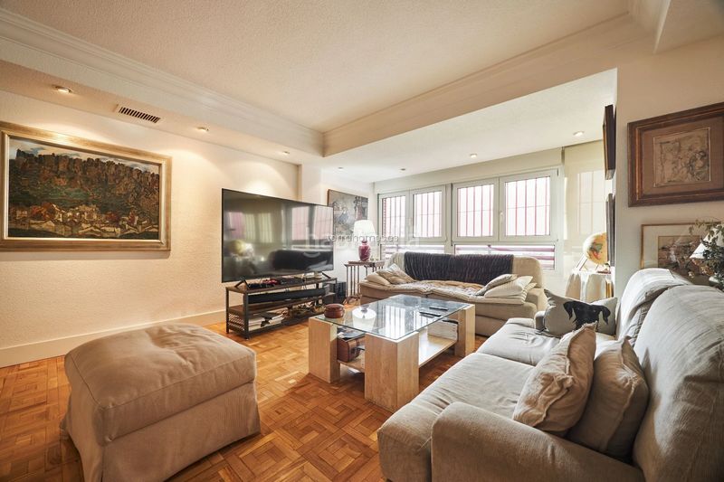 Foto b47a3f1d-85da-4bf5-b7bd-3fe6de71be76. Apartament amb aparcament a El Viso Madrid