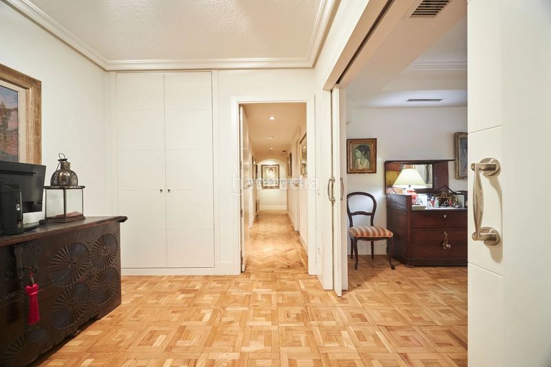 Foto cd168d7d-2e43-4999-94a0-60c27e38581d. Apartament amb aparcament a El Viso Madrid