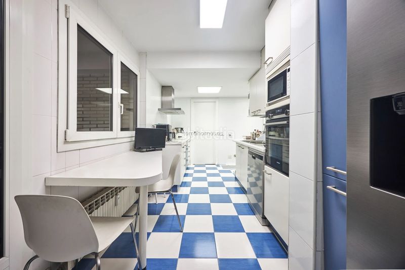 Foto f365a87d-468f-44a5-8506-d2fad0fc5603. Apartament amb aparcament a El Viso Madrid