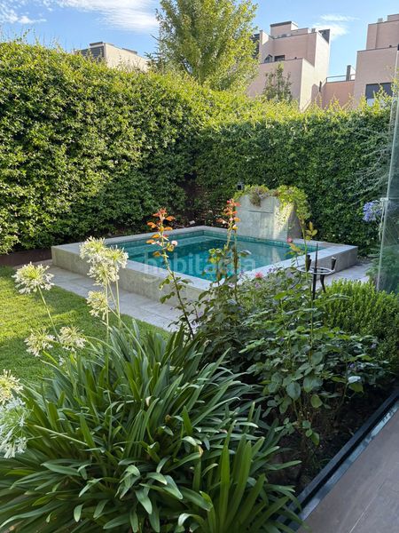 Foto 61f27ab7-f891-447c-88bd-7f3f0dae8ef6. Casa amb calefacció aparcament piscina a Valdemarín Madrid