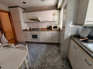 Pis  Carrer de jacomart 33. Piso con buena distribución con balcón