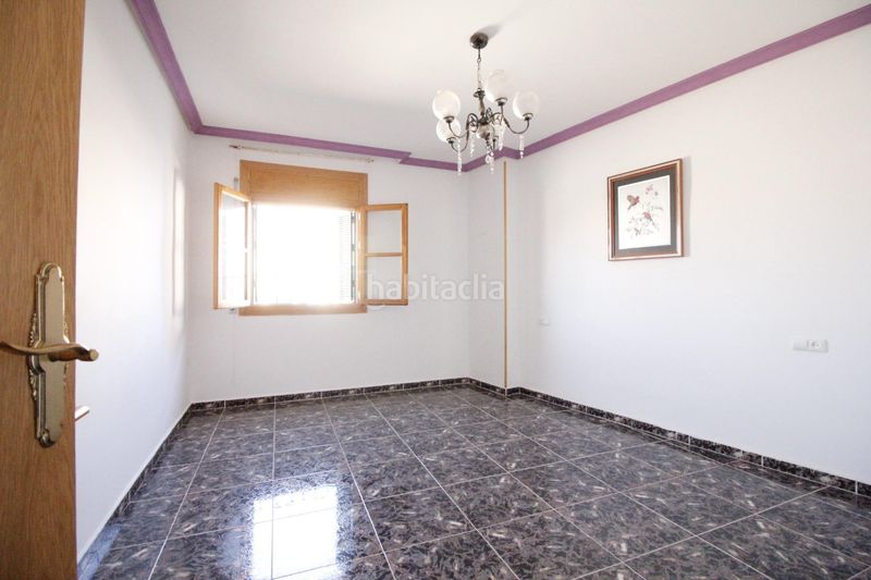 Foto 4968609e-96ac-4bfb-94ec-86b68055c1d5. Casa amb calefacció aparcament a Baza