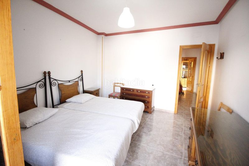 Foto b2600f06-44ea-4381-82ff-017c79251043. Casa amb calefacció aparcament a Baza