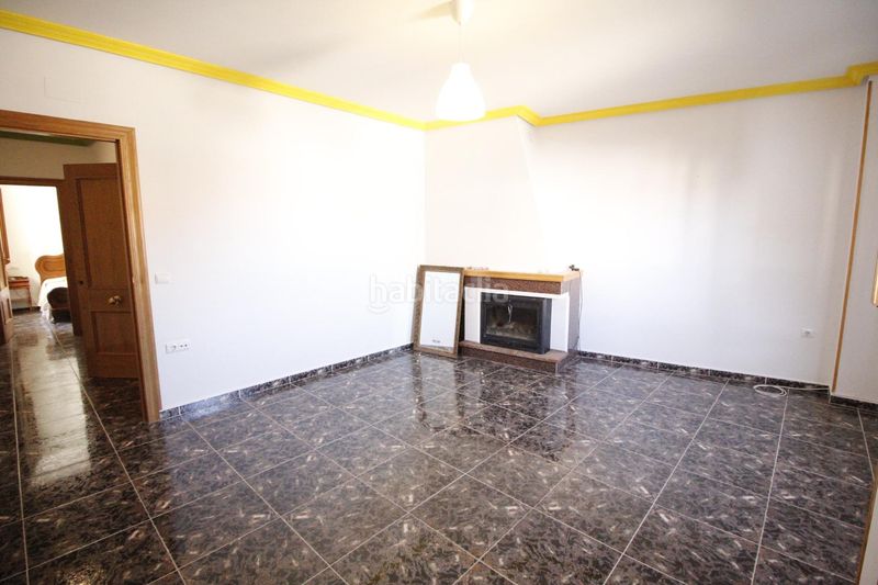 Foto f8e4d4c5-3e63-4dfb-86de-658b0c9360a6. Casa amb calefacció aparcament a Baza