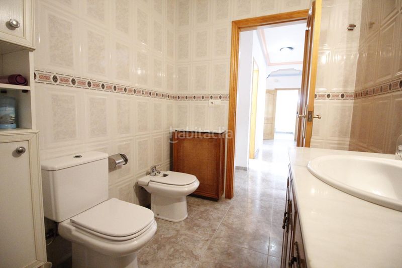 Foto ffe111fe-2fc6-4205-8b64-533a7badd712. Casa amb calefacció aparcament a Baza