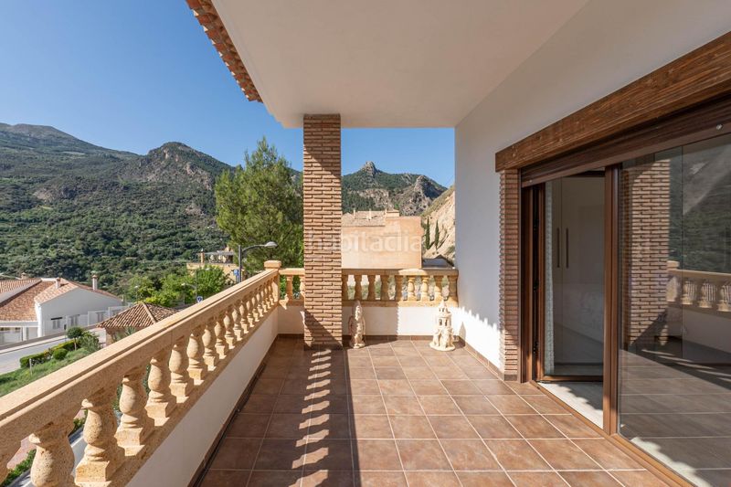 Foto b4faf3f1-627b-46e3-ab56-2231863eb6b0. Edificio in Güéjar Sierra