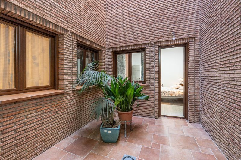 Foto b6f10d14-4295-4ee8-adfd-6dc1dac35fb1. Edificio in Güéjar Sierra