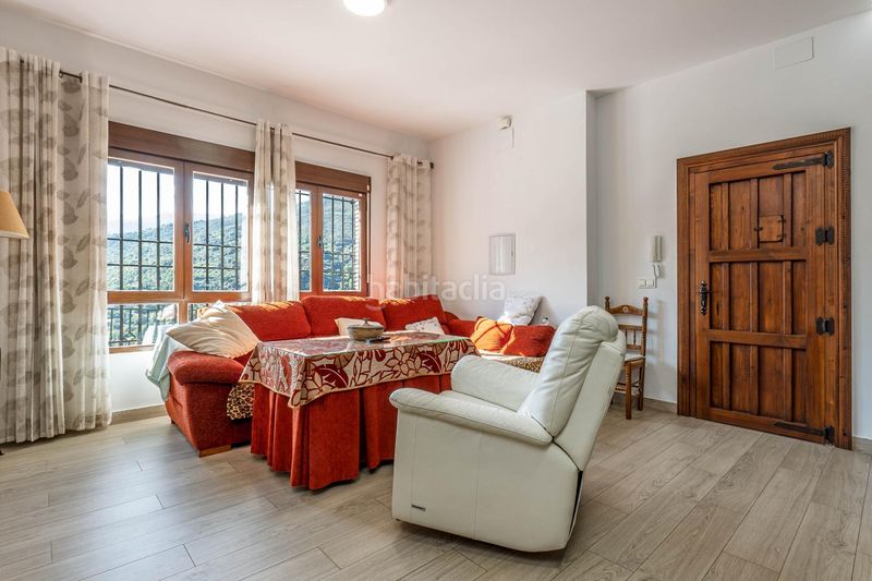 Foto c7c6db5d-6680-4e59-9d13-c0ca0f2eb44b. Edificio in Güéjar Sierra