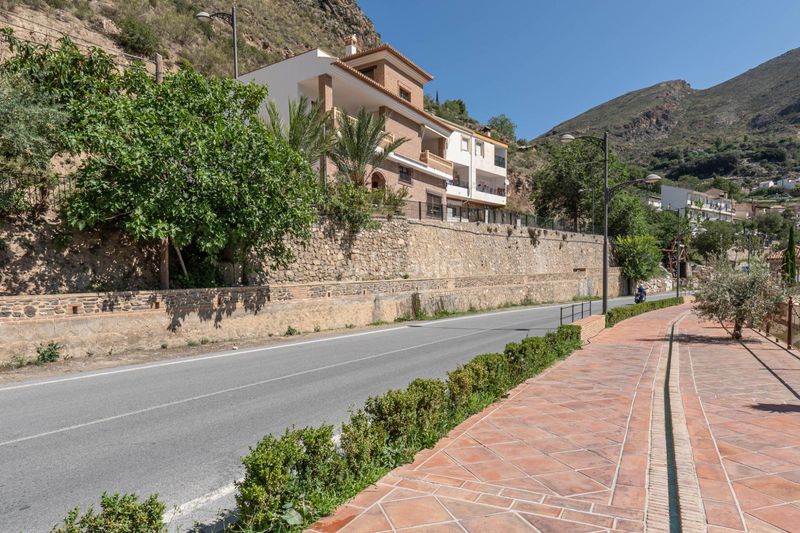Foto d9cfd757-239b-4614-a958-3b0c41e61c4b. Edificio in Güéjar Sierra