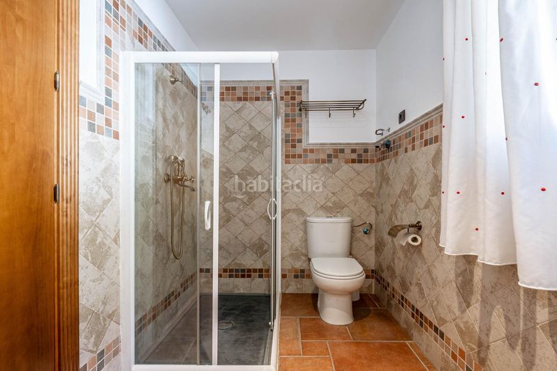 Foto ddde6d51-1b88-4d49-b375-de3c52e91ff1. Edificio in Güéjar Sierra