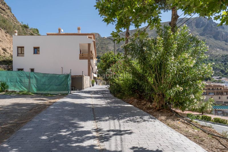 Foto f0bcac16-5b01-4e88-8d6e-fa4423753024. Edificio in Güéjar Sierra