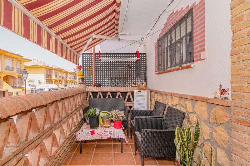Foto be3d6573-556c-43e9-ac5b-0d92093a038b. Casa adossada amb aparcament a Polideportivo Alhendín