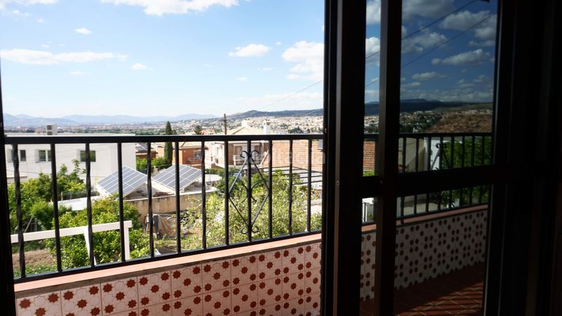 Foto a6586e02-94b2-4fee-a4ec-67a27879c547. Casa a calle calle hortensia 24 a Cájar