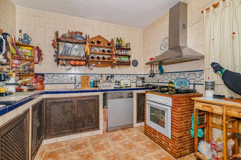 Foto a9f20705-4f3c-4409-a370-9b3553c2fbf6. Casa adossada amb calefacció aparcament a Güevéjar