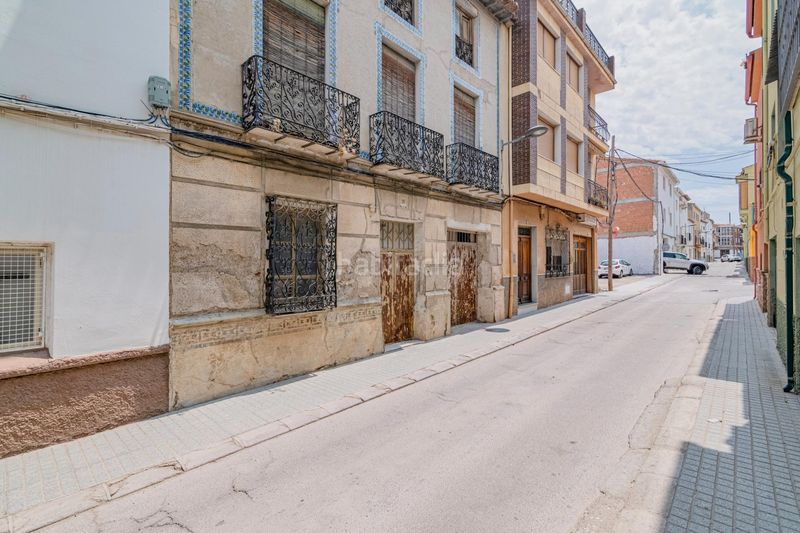 Foto 3cd28bcf-e632-4991-abac-2a7be125cd84. Casa amb aparcament a Baza