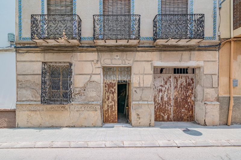 Foto a5a44fad-2f60-4492-86d5-f5597e50db15. Casa amb aparcament a Baza