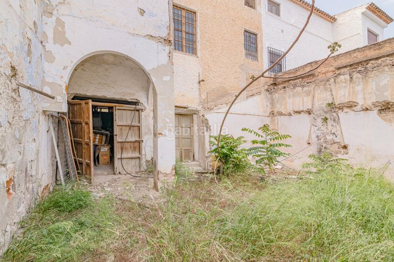 Foto eedc9051-3b10-4539-bd14-8b35d80b28c3. Casa amb aparcament a Baza