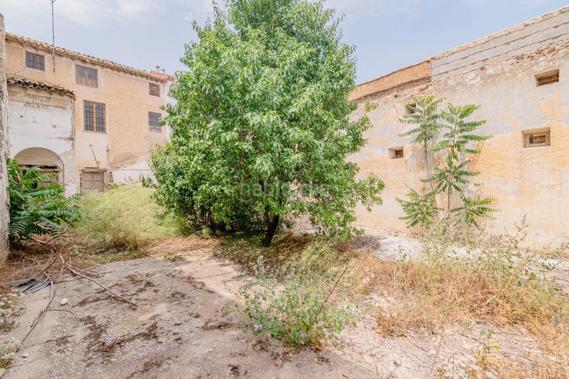 Foto f2806de5-e7e7-4077-a3a4-5d08af2c4c0e. Casa amb aparcament a Baza