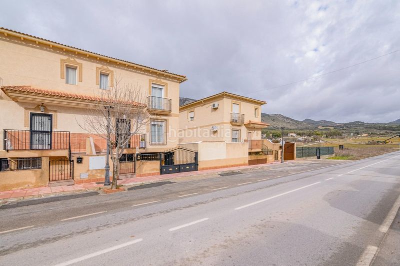 Foto 75a989e2-311b-4fa7-b5d7-a31821f92414. Casa aparellada a carretera illora 35 a Íllora