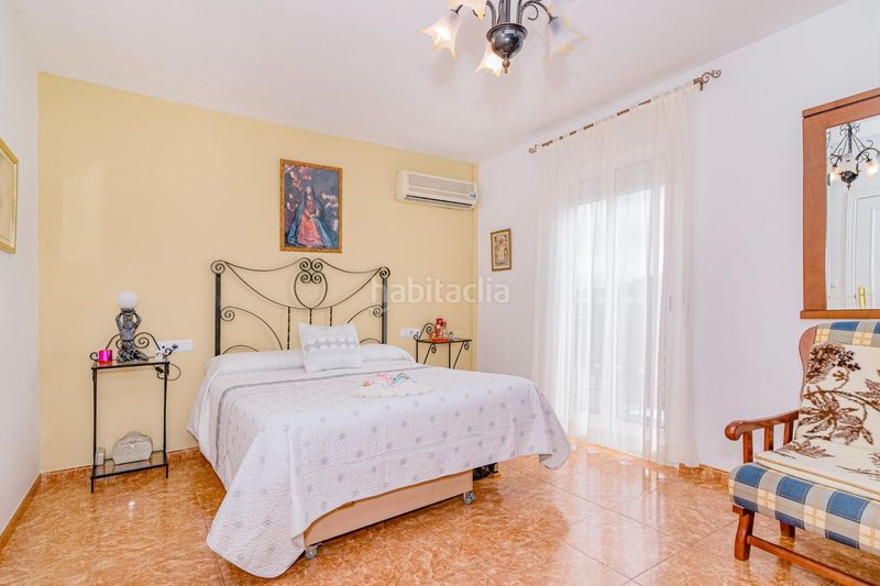Foto b4ad63d8-a1f3-4b57-b4c5-acfeafced234. Casa aparellada a carretera illora 35 a Íllora