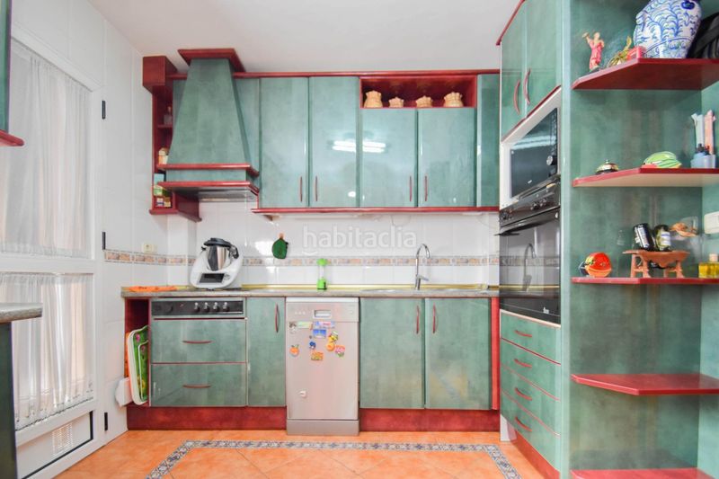 Foto f21ea752-6418-46cb-9e57-779629fc596a. Casa adossada amb calefacció aparcament a Peligros