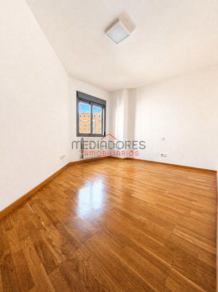 Foto 07d31be7-d8b9-46d3-bac6-5cad46fe0385. Pis amb calefacció aparcament piscina a Sanchinarro Madrid