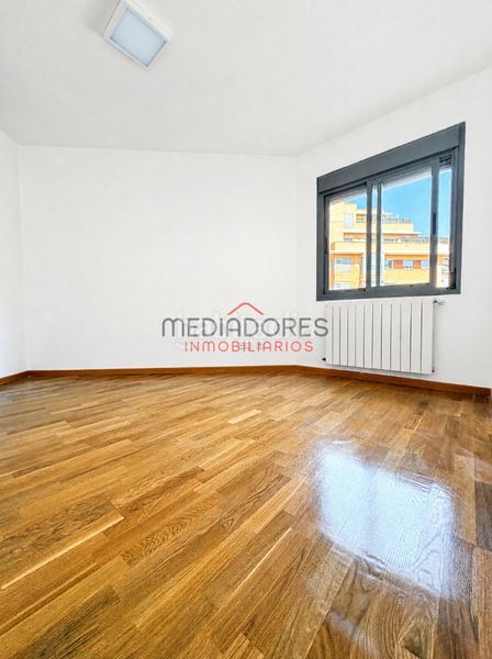 Foto 5df48931-2b9a-42b8-920c-6391ab13e435. Pis amb calefacció aparcament piscina a Sanchinarro Madrid