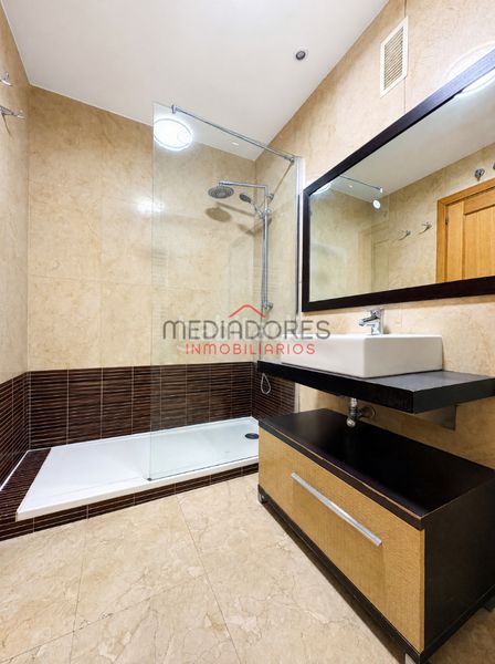 Foto 5ffdb3a4-4785-484c-89e7-3c0a25a553d5. Pis amb calefacció aparcament piscina a Sanchinarro Madrid