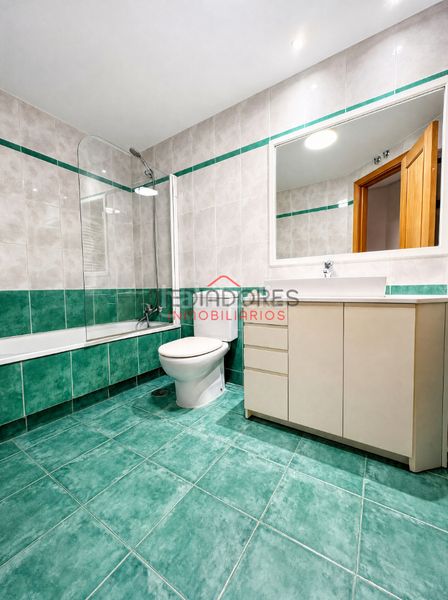 Foto b84af903-43b1-40a4-a2f2-0aa04c353e4b. Pis amb calefacció aparcament piscina a Sanchinarro Madrid
