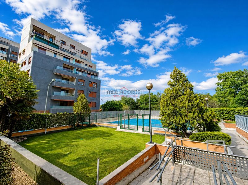Foto a9510f7c-02bb-48d9-8577-55a5e1a964ea. Pis amb calefacció aparcament piscina a Butarque Madrid