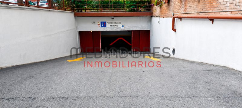 Foto 77bcc826-c1fe-4072-bea2-db14f82e3759. Aparcament cotxe a Adelfas Madrid