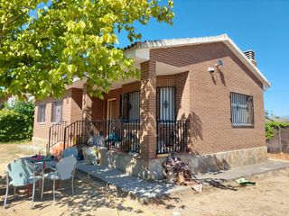 Xalet  Calle río guadalorce. Chalet independiente en la urbanización calalberche